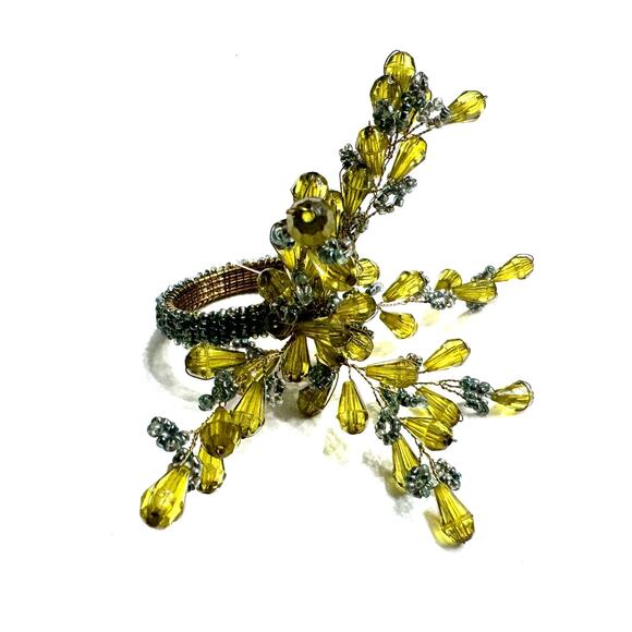 Kim Seybert Champagne Set of 4 Glass Beaded Burst Napkin Rings - Picture 3 of 6